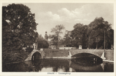 2279 Gezicht op de Tolsteegbrug over de Stadsbuitengracht te Utrecht; links de Bijlhouwerbrug.